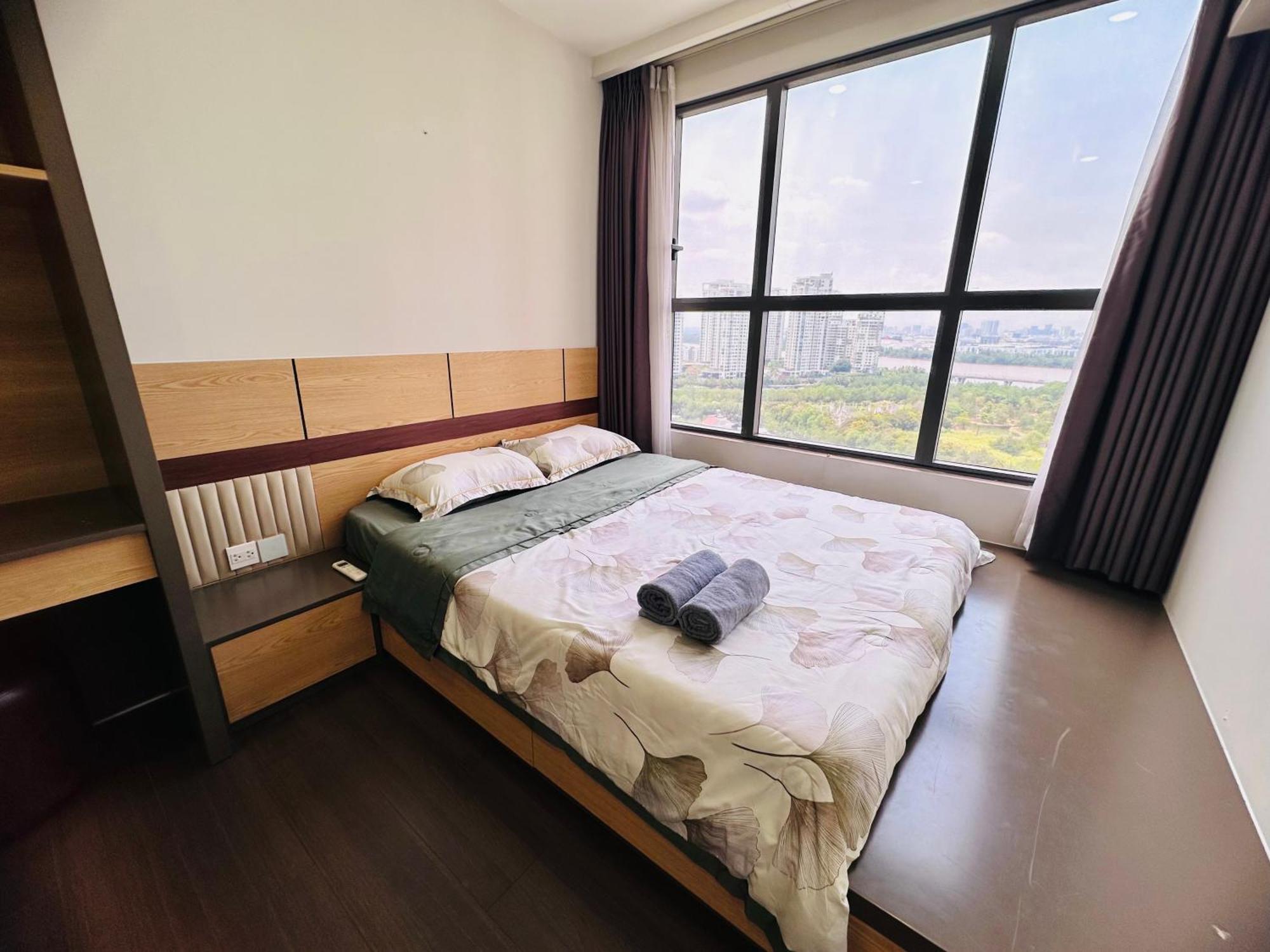 The Sun Avenue 2br Sunset View Apt, 10 Mins To D1 Apartment Ho Chi Minh City